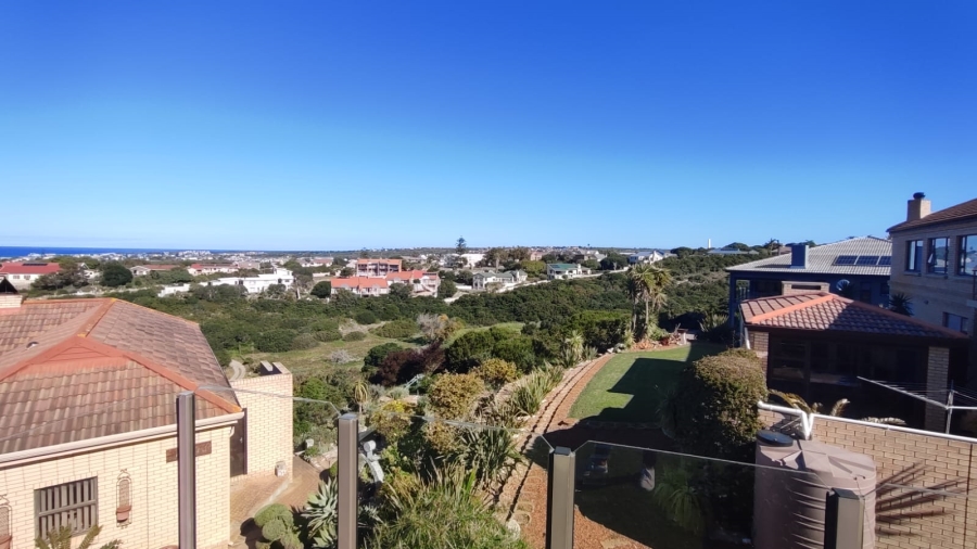 6 Bedroom Property for Sale in Stilbaai Wes Western Cape